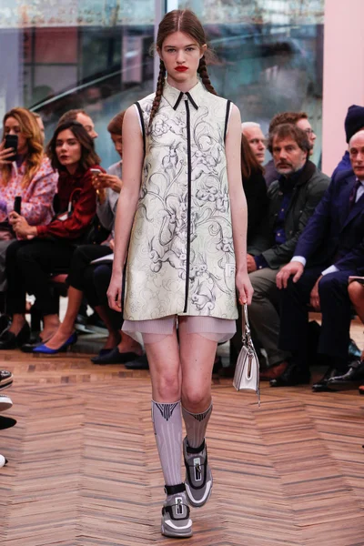 Look 8